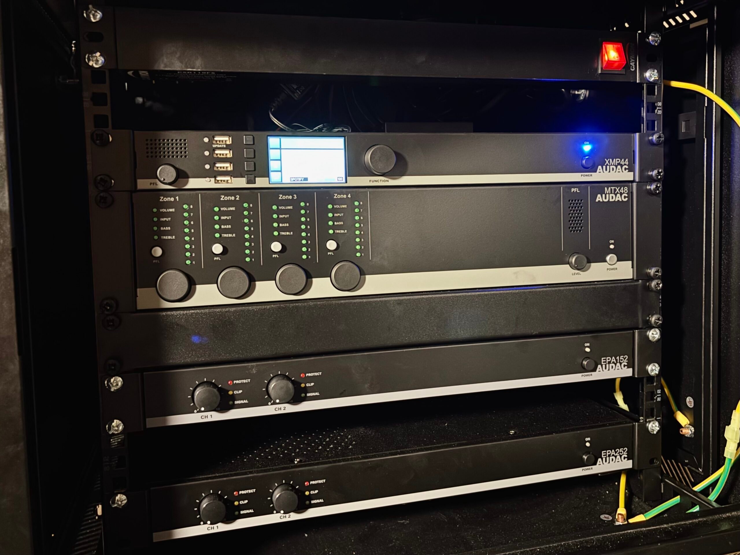 Ampli et enceintes : comment bien les accorder pour une sonorisation fiable